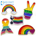 Échantillon gratuit en métal personnalisé en forme de doux émail dur belle insigne d&#39;épingle de nuage en gros gay pride lgbt coeur drapeau arc-en-ciel épinglette